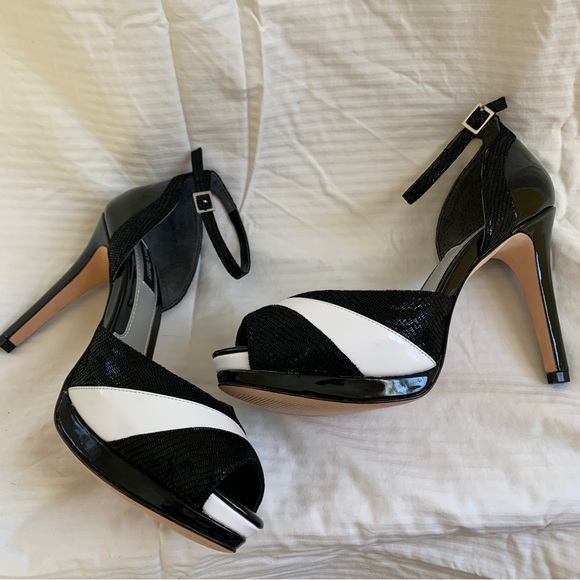 White House Black Market 'Tosha' peep-toe ankle strap platform heels 8 like new - Picture 9 of 16